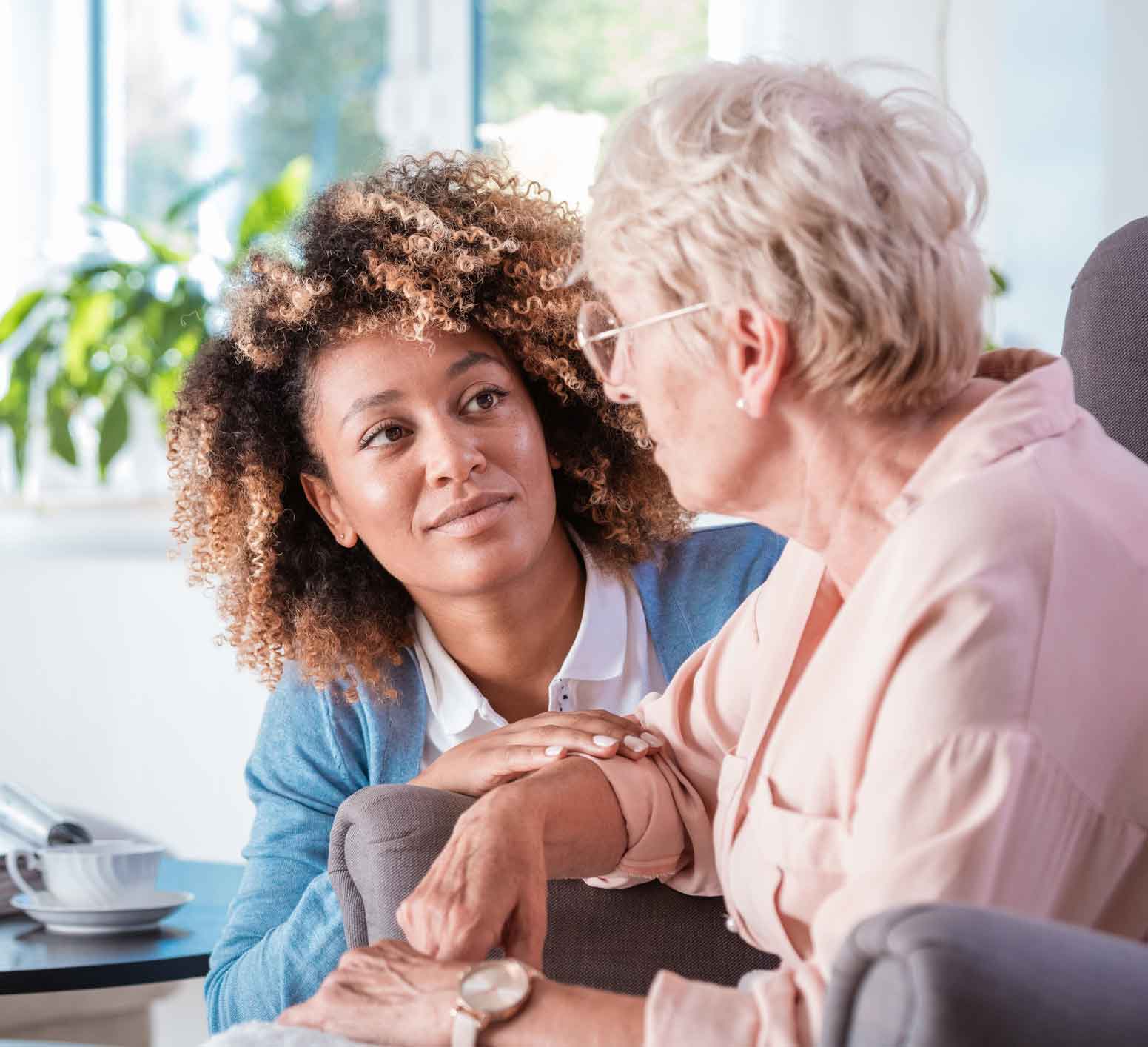 https://www.relias.com/wp-content/uploads/2021/11/Home-health-nurse-dementia.jpg