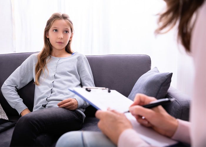 Therapist working with a teenaged girl using CBT techniques for kids